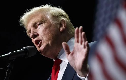 特朗普威胁要对中国加50%关税，中国外交部没废话，转手把111亿美元对台军售的账