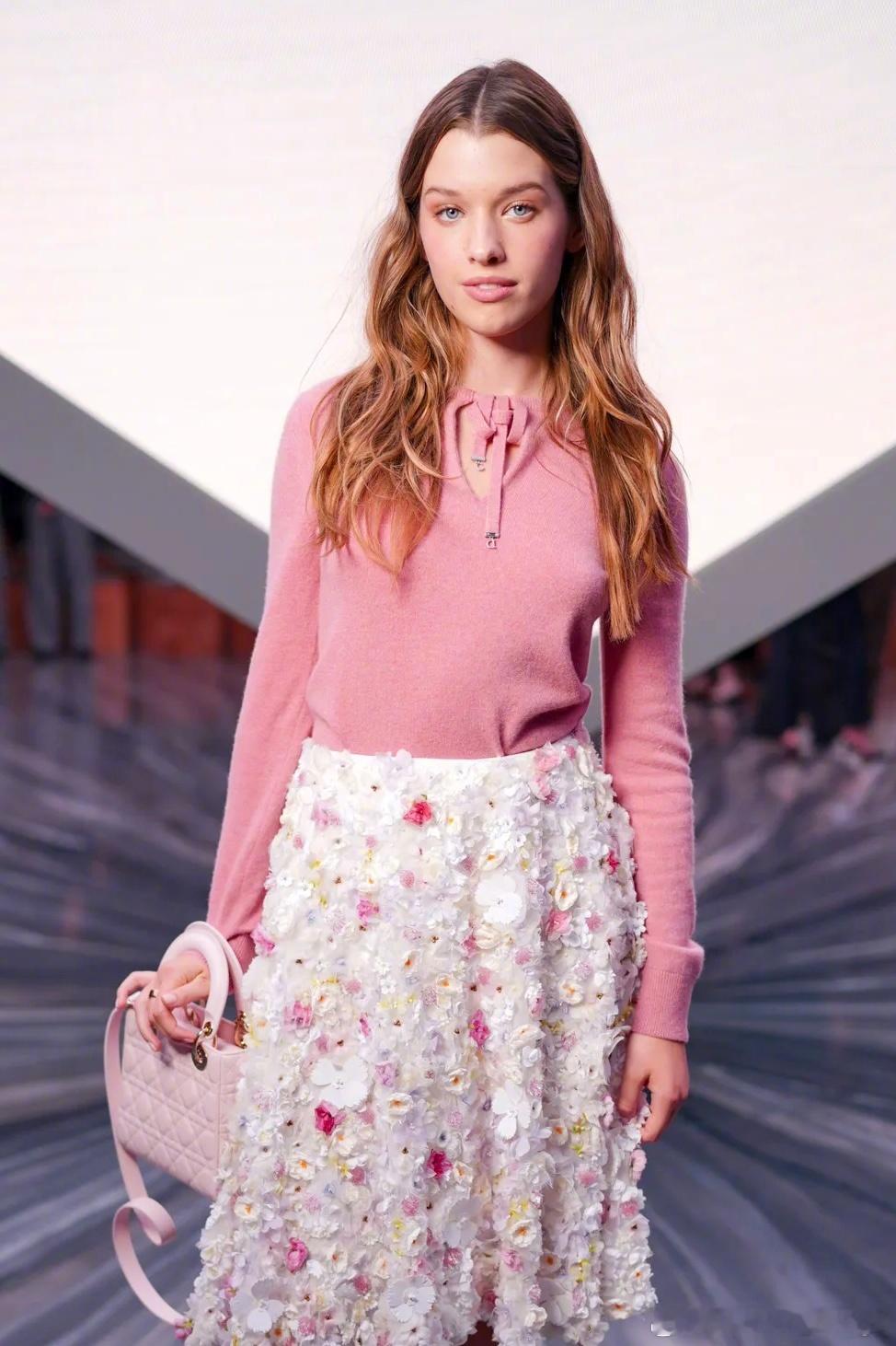 Dior 签约 Ever Anderson 出任品牌大使，她出镜了全新 Dior