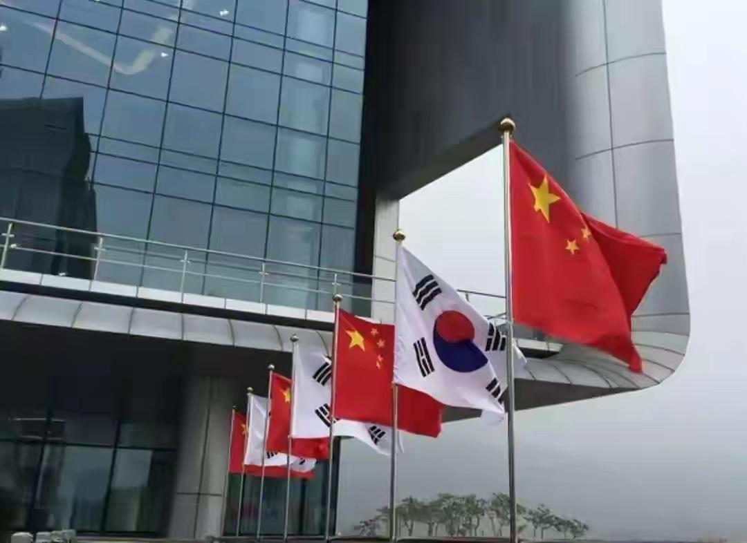 中国一个暂停进口水产和牛肉，日本美妆产品直接被中国消费者冷落，日本企业叫苦连天。