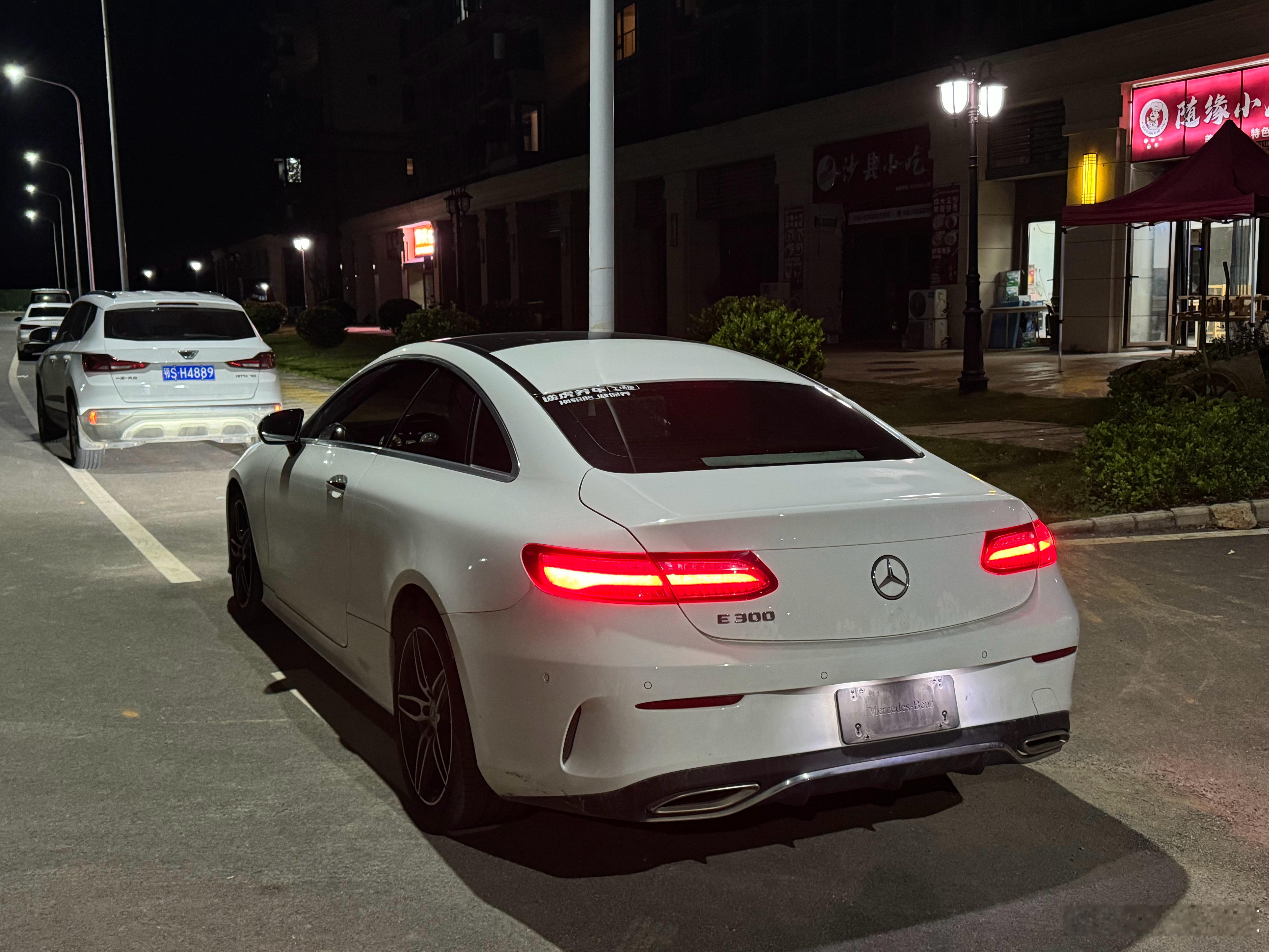奔驰E轿跑已售最后一次开 还不错我发现有个通病就是车窗玻璃 异响不过二手车真合适