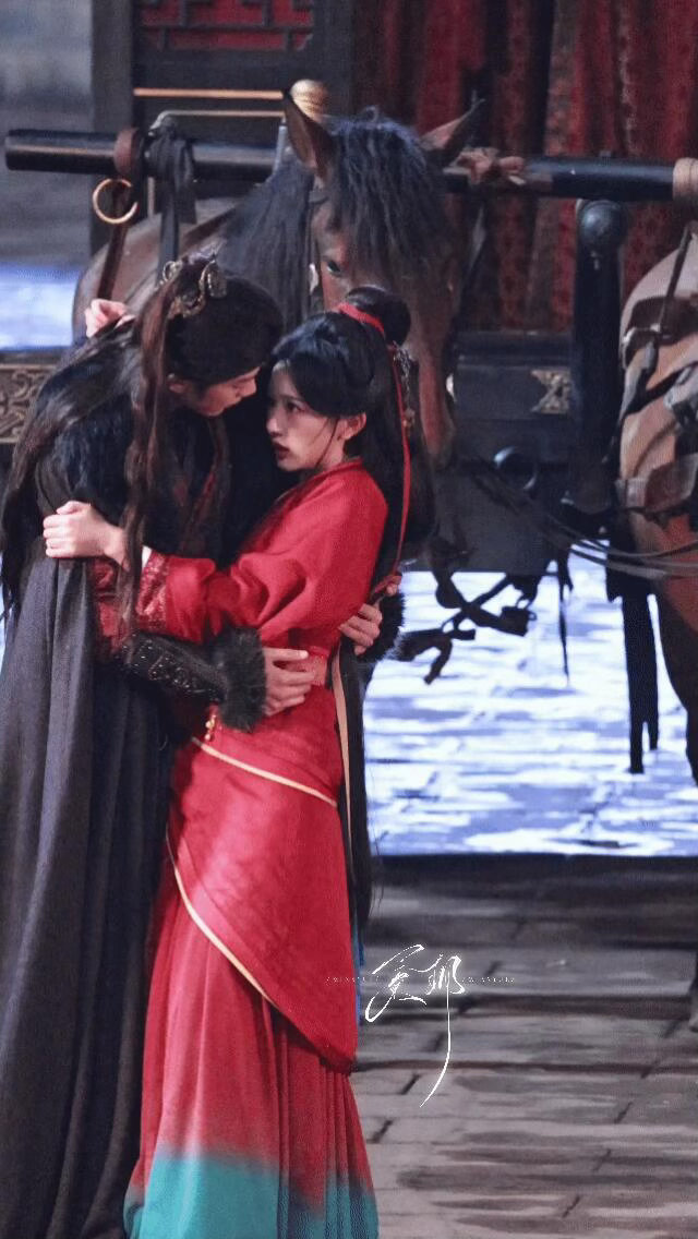 孔雪儿邓凯一天内二搭变三搭内娱难得的持续售后！孔雪儿邓凯一天接连官宣双重合作，影