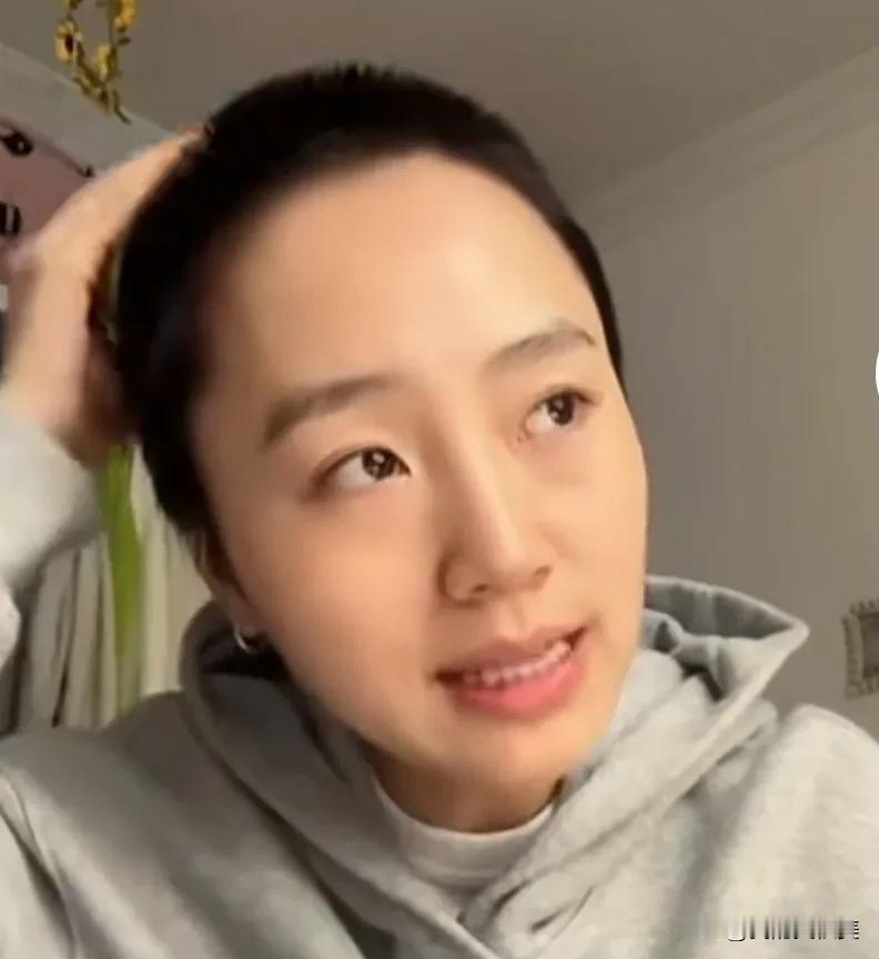 春雨终于说出与秋天妈妈的“深仇大恨”听完震碎三观。
秋天妈妈“太不容易”了，再次