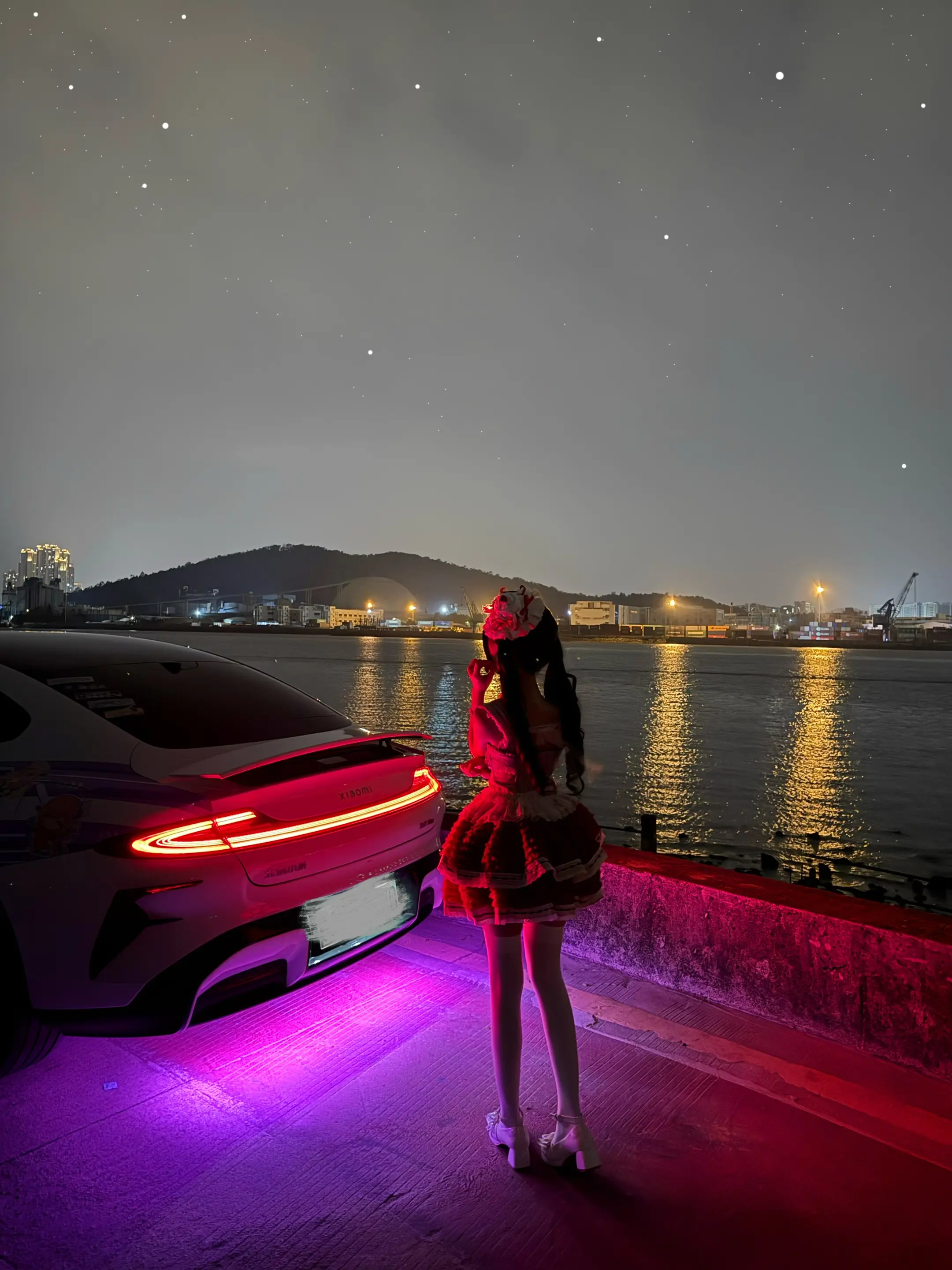 瞧把你美的 怎么这么开心啊