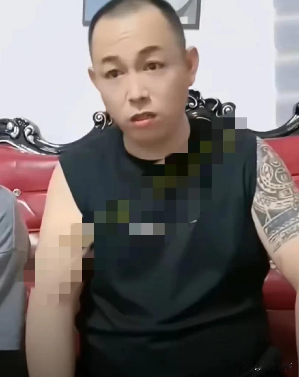 没钱认蹲坐牢！肇事者放赖不负责，吴迪大哥气急发飙。

             