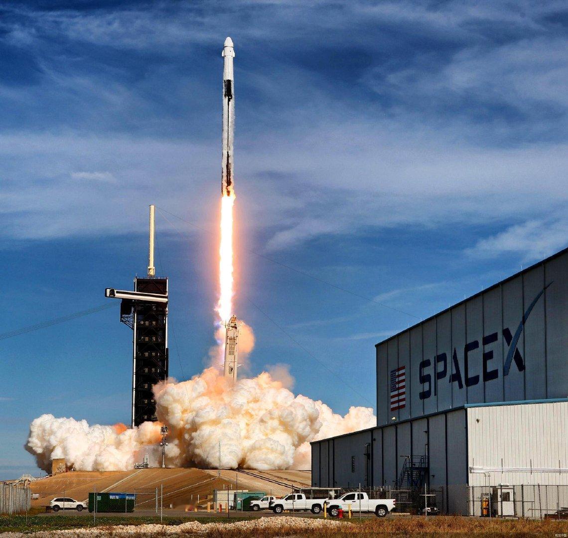 【马斯克希望尽快推进SpaceX的IPO计划】埃隆·马斯克表示他已经回到德克萨斯