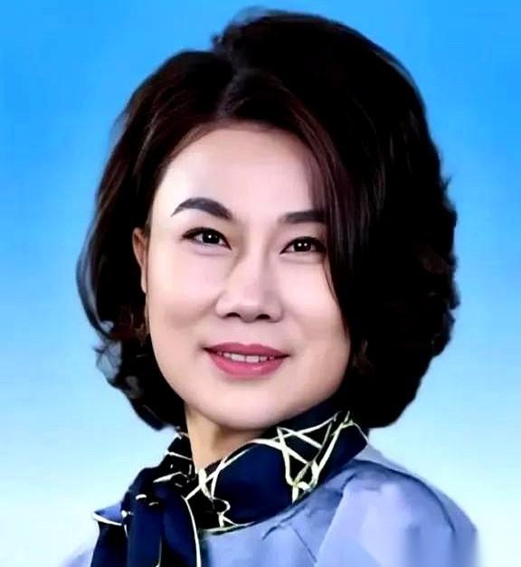 有人问董明珠，老公走了快30年，为啥不找个人嫁了？
我以前也好奇。今天看到她的回