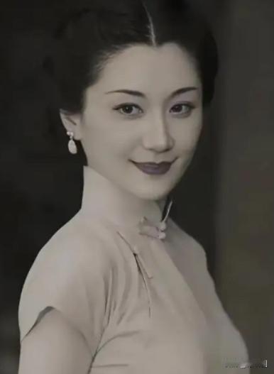1930年，杜月笙的发妻沈月英，和表哥私会，云雨过后，她含泪嘱咐表哥：“你今天晚