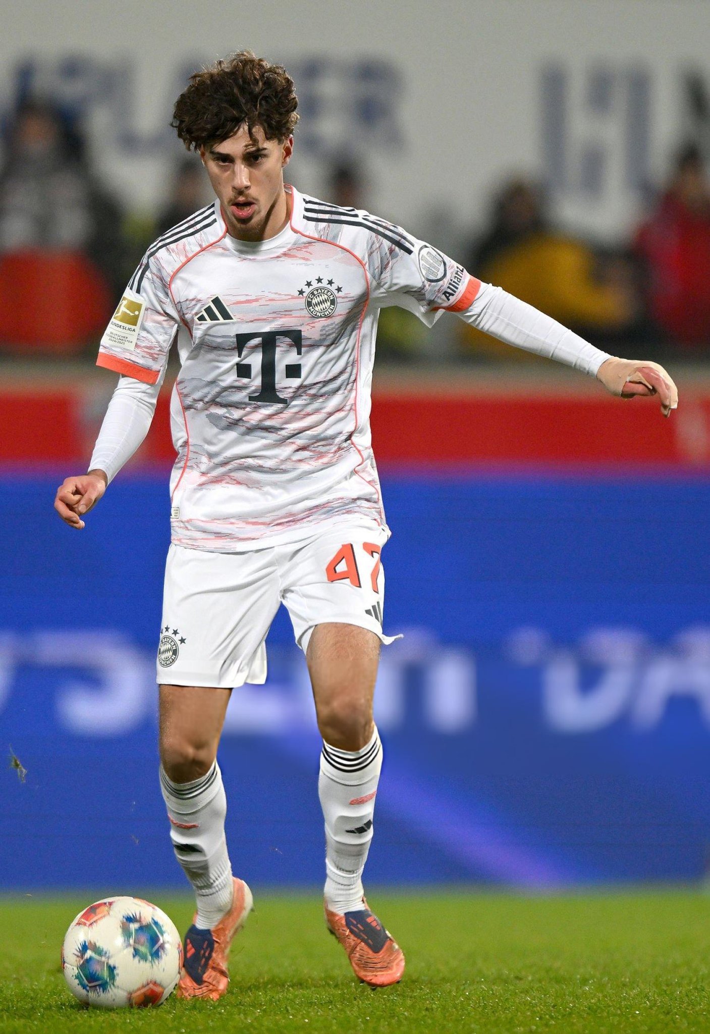 昨晚戴伯尔和基亚拉上演了德甲首秀 