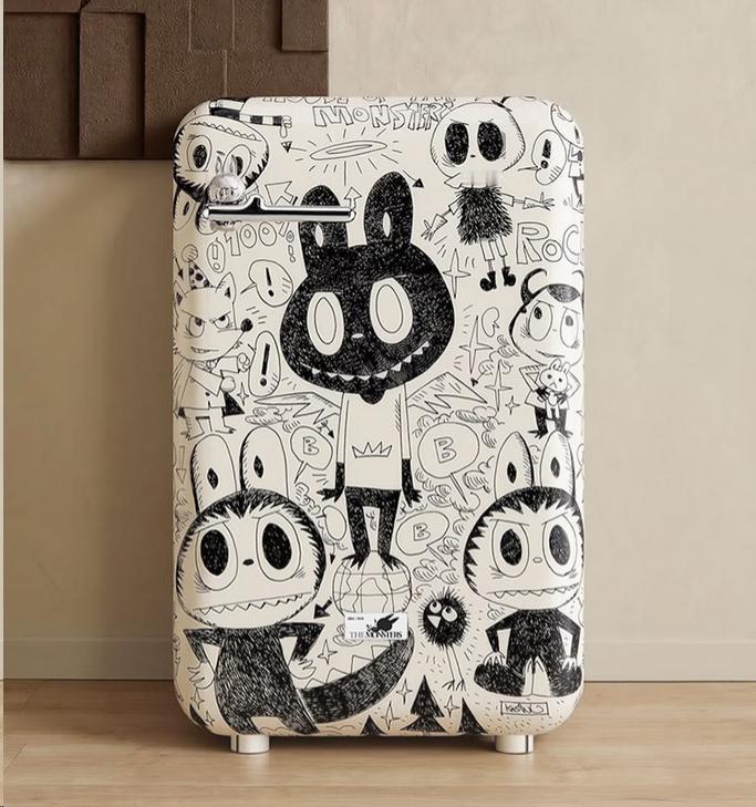 labubu冰箱溢价3000元问题是，这种小冰箱本来也不值5999啊。 