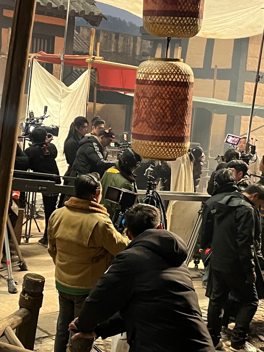 你们知道我那天在片场直接站场务旁边看得多爽吗 