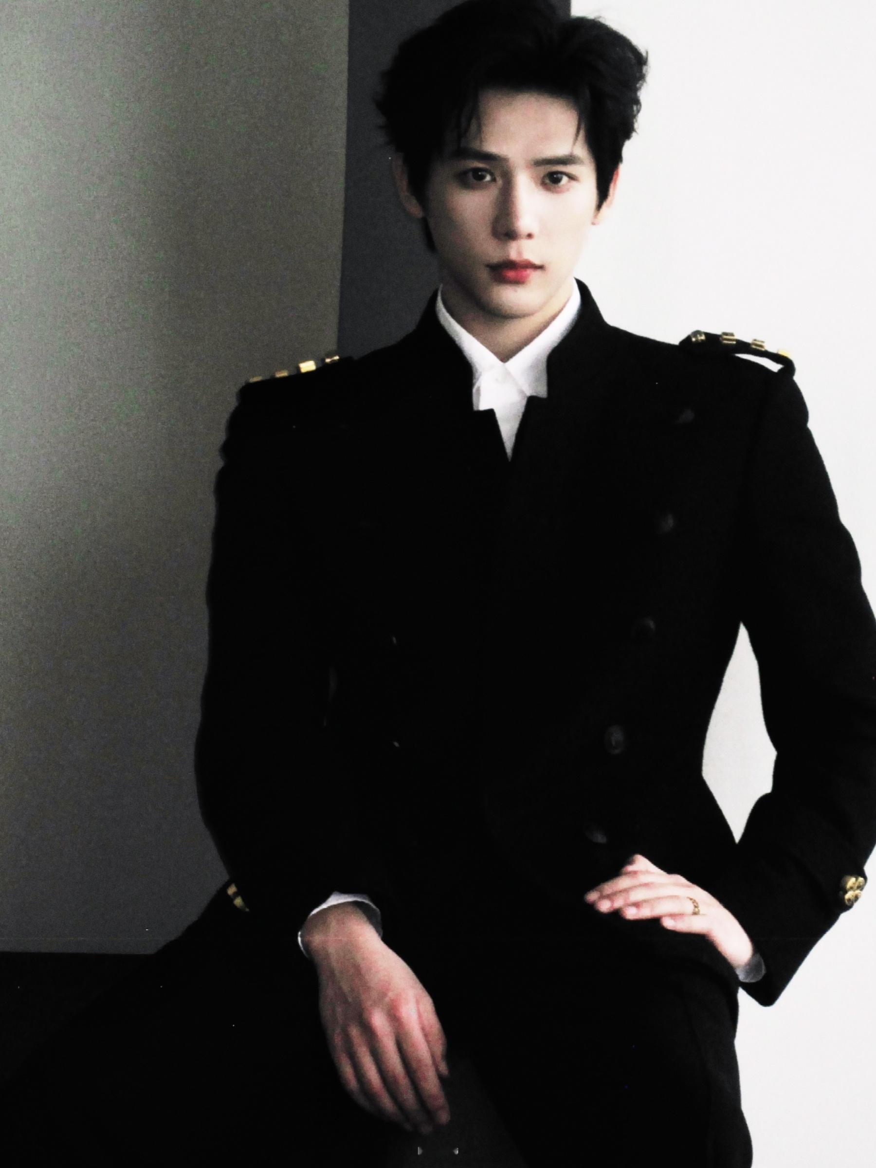 我那体制内的老公制服版的王安宇帅成啥了！·周生生品牌青春代言人王安宇 ·王安宇苏