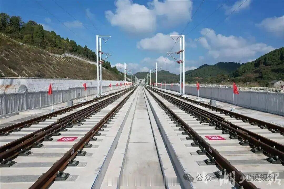 高铁头条【启动静态验收！武汉至重庆有望4小时直达】湖北日报讯：5月9日，宜昌至兴