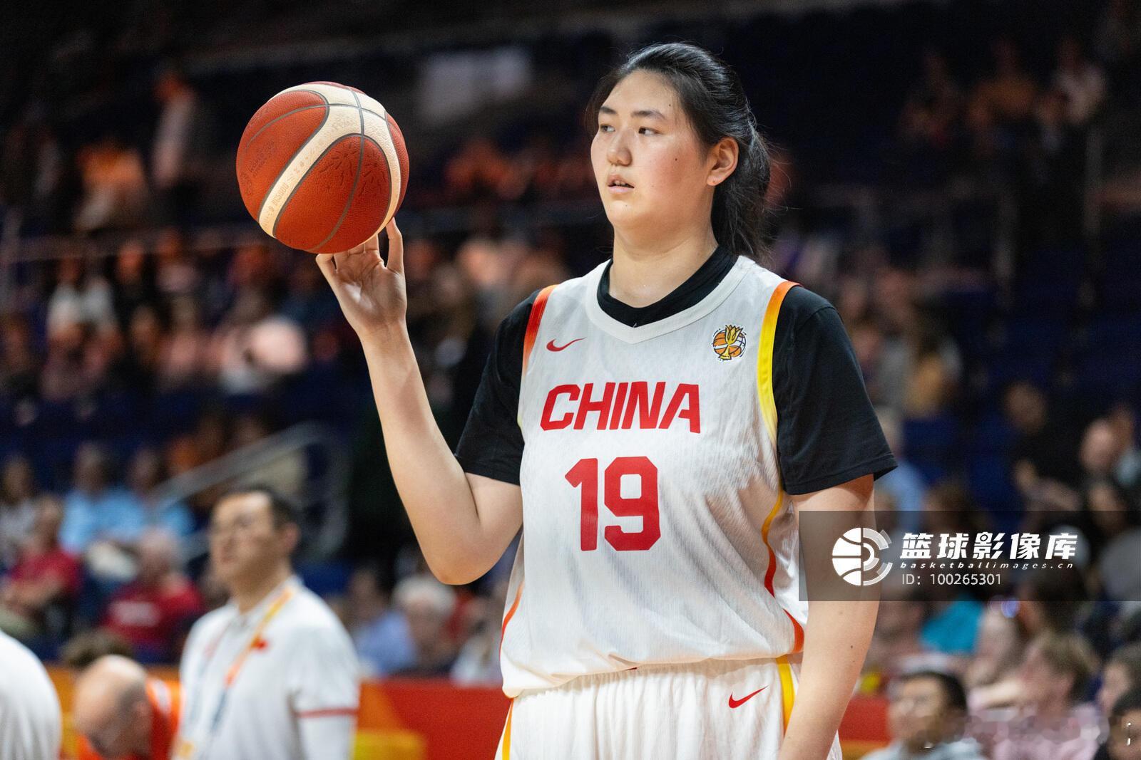 背水一战，方显成色。中国女篮加时74:70战胜捷克，收获2026世界杯首胜。首轮