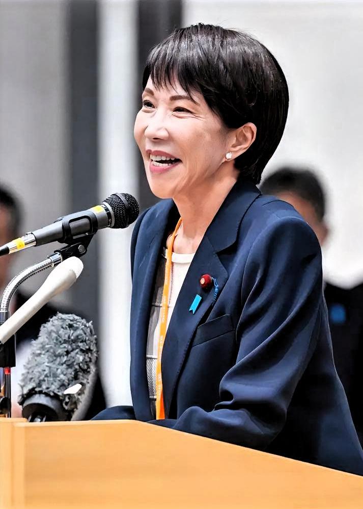 面对日本不断推进军事扩张、突破和平底线的行为，国际社会不能视而不见。周边邻国更要