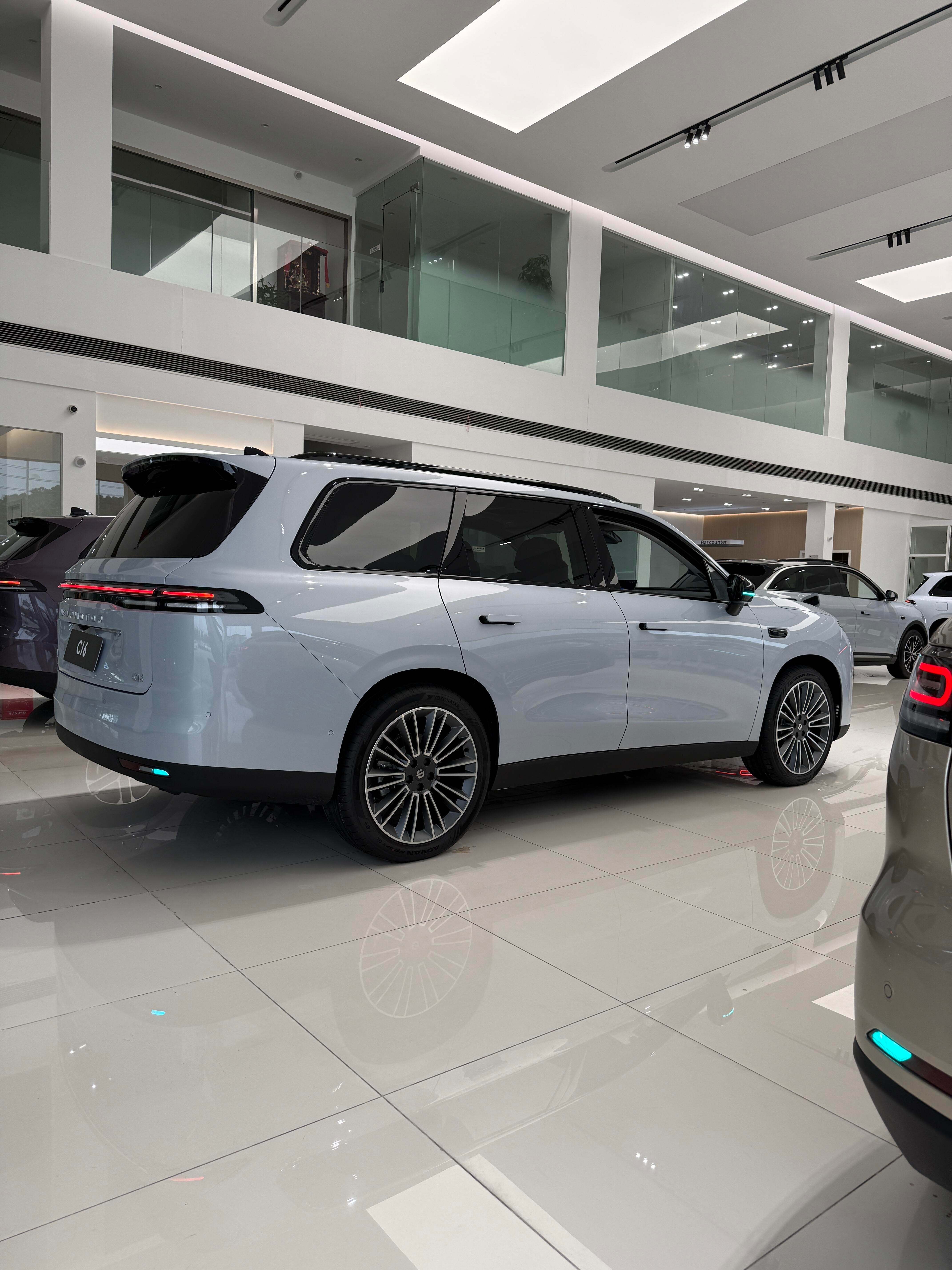 零跑全新C16，十几万就能拿下的大空间家用SUV，有5座，6座两种布局可选，全家