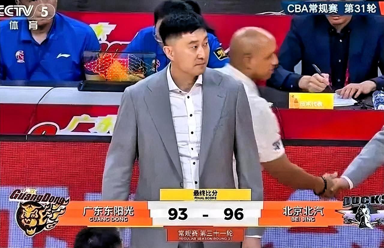 广东男篮为何会被北京队逆转广东男篮被北京队20分大逆转绝杀，核心是领先松懈+关键