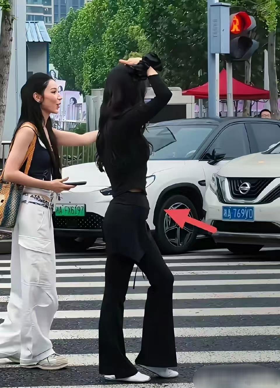温峥嵘这么瘦，也有这么凸起的小肚子，所以大家没必要容貌焦虑