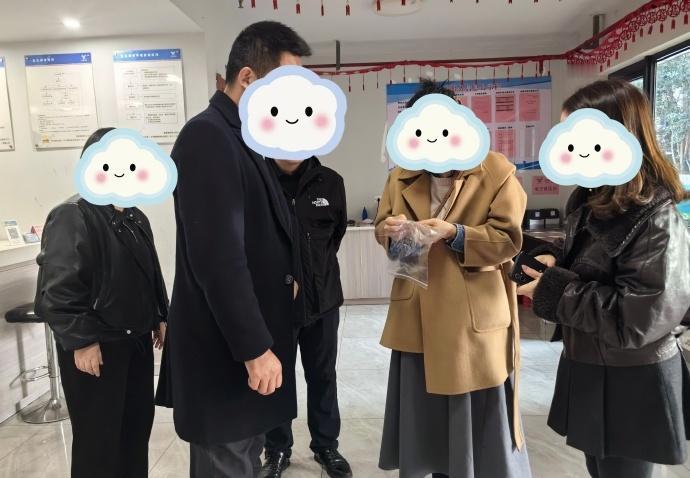 台州居民捡到金手链归还失主被点赞拾起黄金更守人心，台州居民善举获点赞