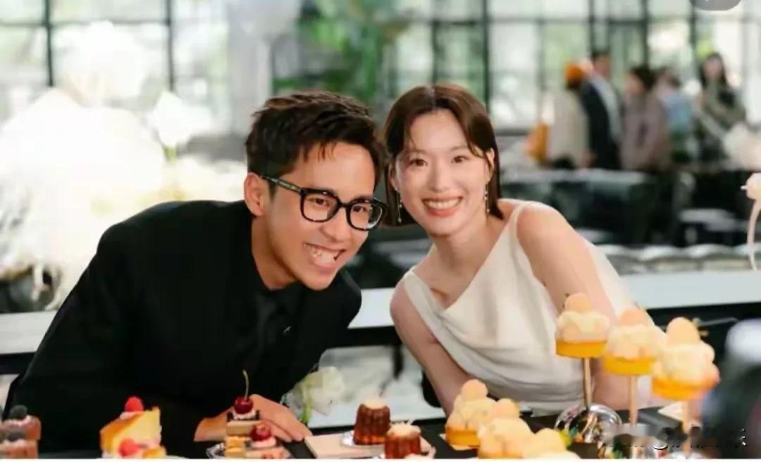 七年兄弟情一夜变夫妻！快女20强池文慧刚官宣结婚，新郎是认识七年的摄影师兄弟。这