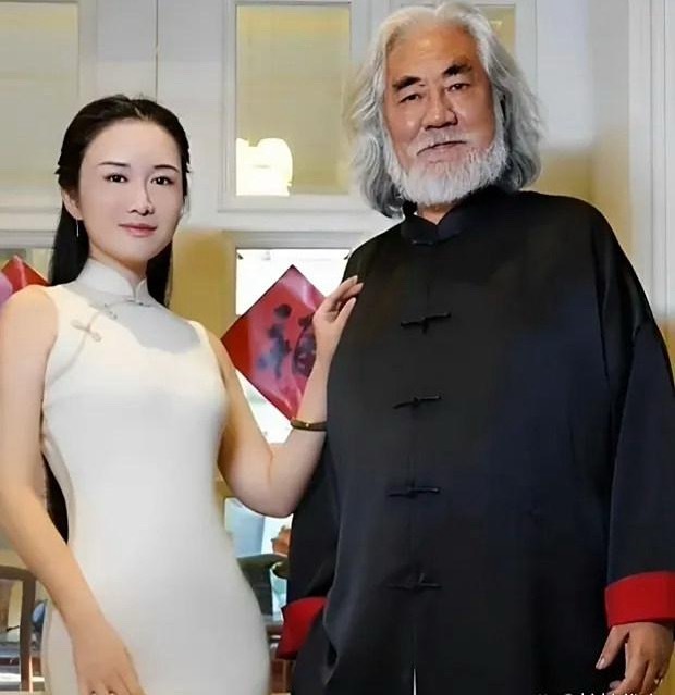 比起范曾，为什么张纪中不担心老婆会卷走财产？我真的理解他老婆杜星霖了。他有一点比