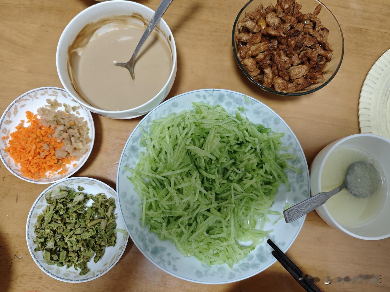 大蒜配啥都香，即使最平凡的食物，只要有了大蒜的加持，境界瞬间上升一个层次！

比