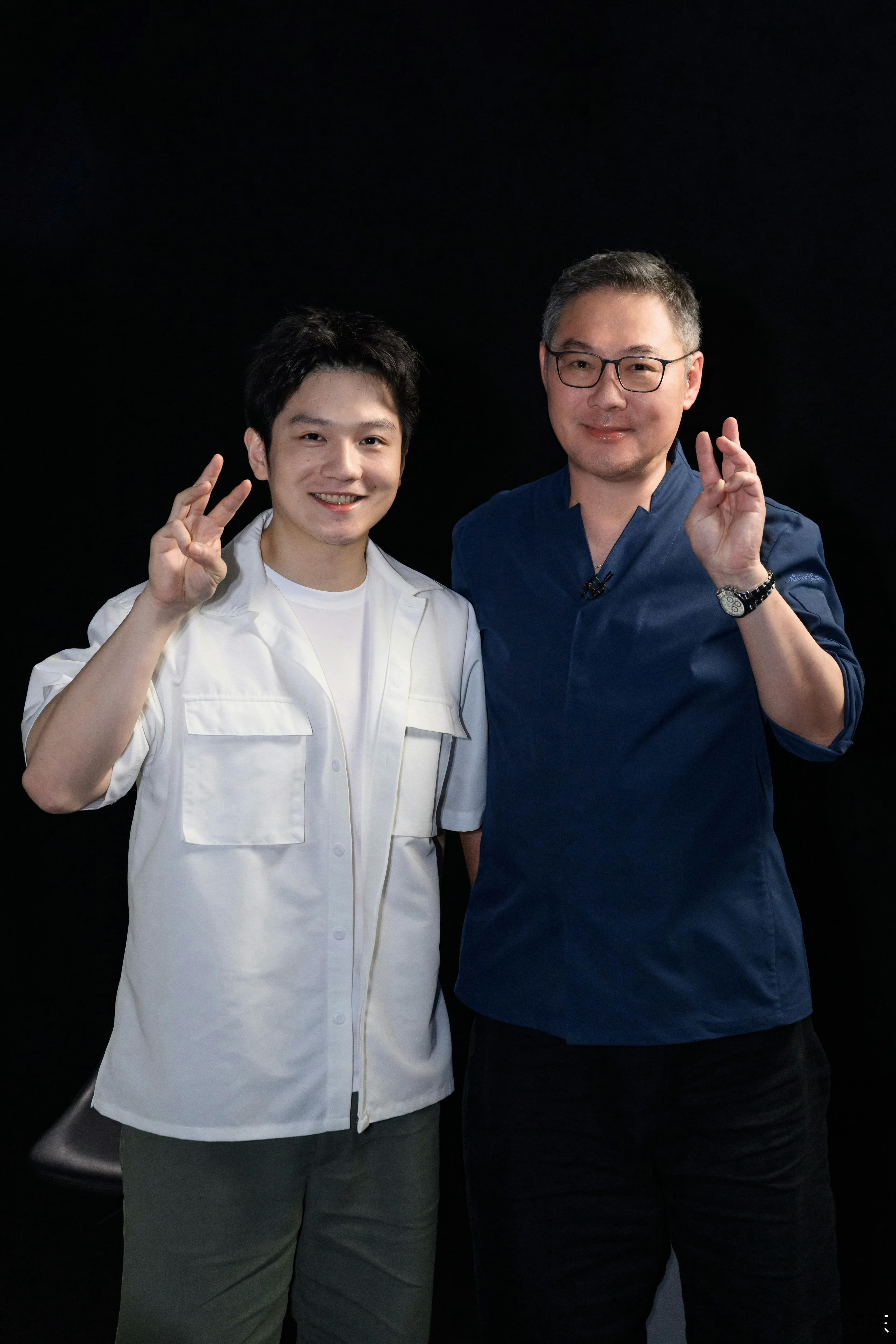 “一樊封神”×“一饭封神”樊振东黎子安再相逢三指比耶！ ​​​