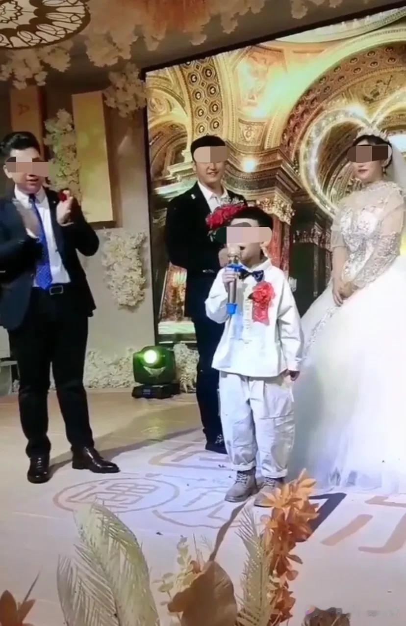 辽宁海城杀害妻子继女丈母娘的李恩胜婚礼现场视频曝光，虽然是二婚，但是场面很盛大，