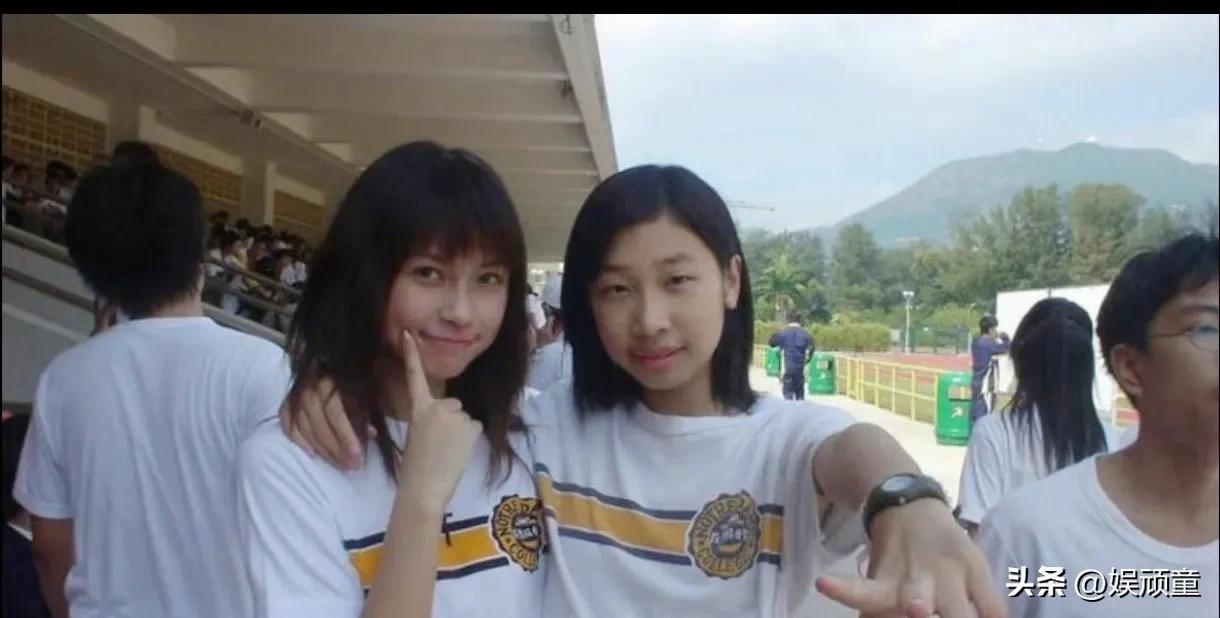 13岁的Baby，与现在相比，还是能够发现她动了哪里？
第一:牙齿，以前嘴巴看着