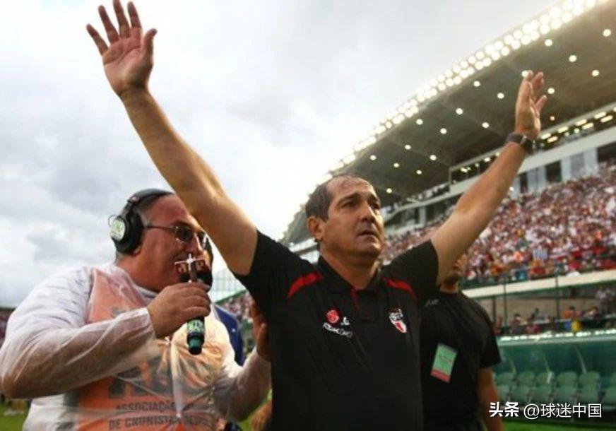 墨里西：作为曾经的巴西圣保罗队主教练，经常有人拿中国联赛和巴西联赛作比较。其实两