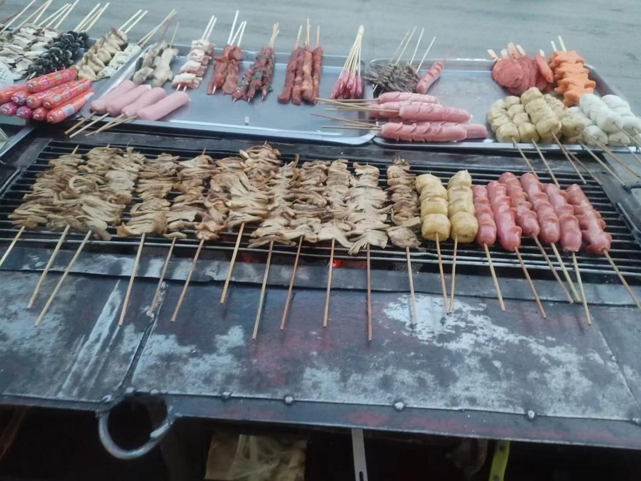 人间的饭吃一碗少一碗，面见一面少一面。我们只来一次，别总等“以后”，珍惜当下，幸