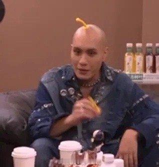 啊啊啊啊啊啊到底是谁发明的黄宣啊！好神经好喜欢🤣这几个头饰都好适合他！#到底谁