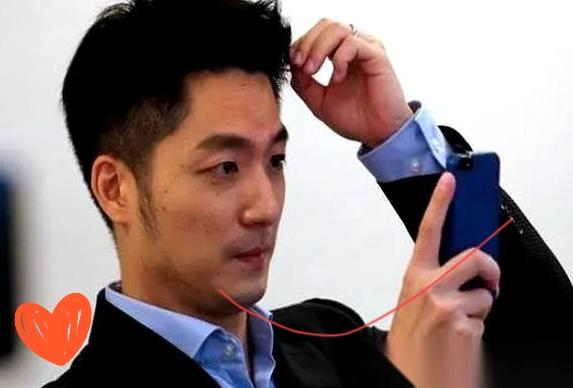 蒋万安这波操作，真是把“聪明”俩字写在行动上了。上午握手的热度还没散，中午直接坐