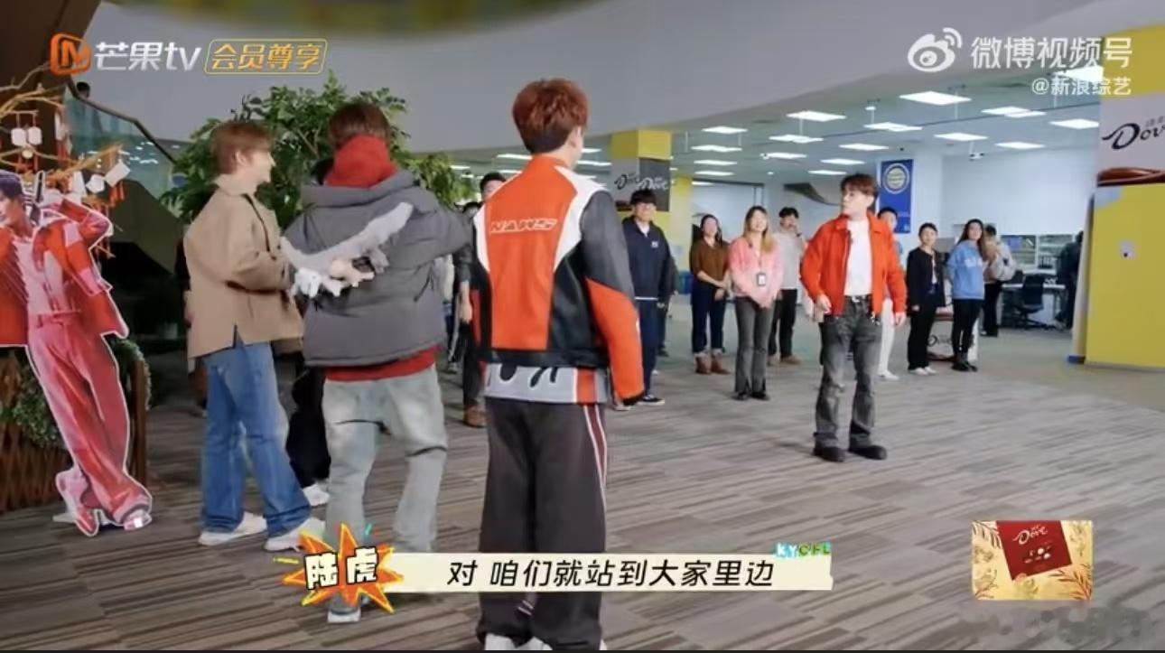 王铮亮谐音梗连自己都不放过  王铮亮在《快乐再出发》的表现太有趣了！他和张远一起