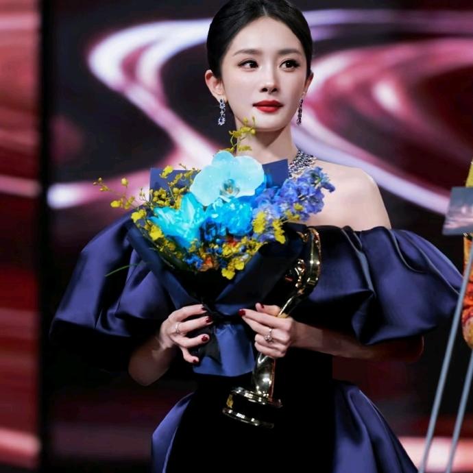 2026年2月5日微博之夜，一场座位风波引发轩然大波。
活动前，有网友晒出座位图