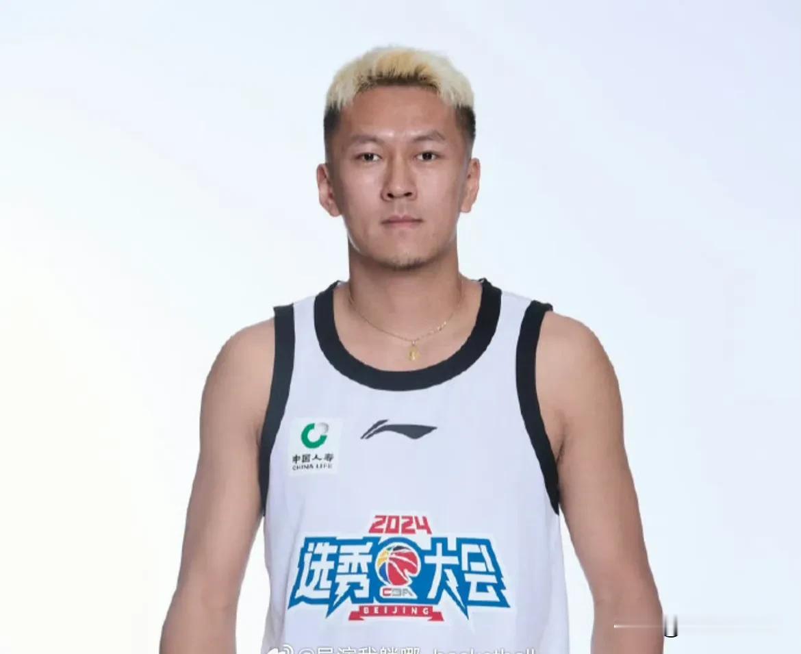 街球手杨政回应CBA前景：体测我应该处于及格的边缘，我这个顺位年薪是15万，钱不