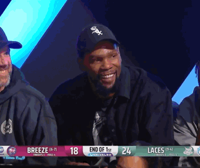 女式扣篮，这次是真的，杜兰特表示喜欢。
女式扣篮