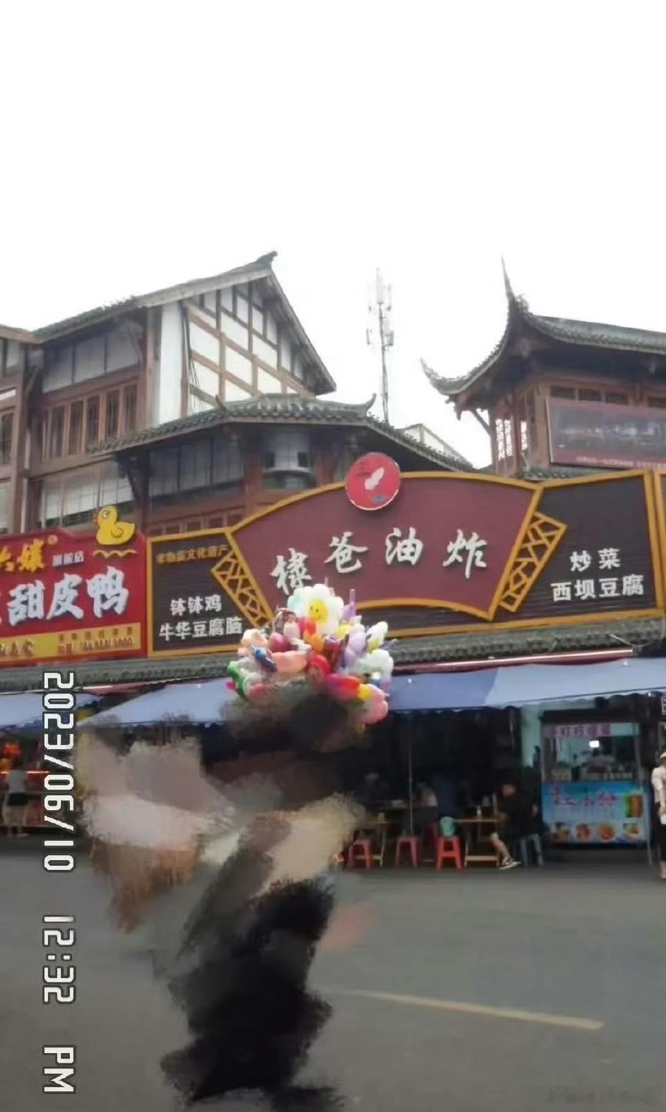 王鹤棣父亲回应店铺遭多条差评有在王鹤棣爸爸家消费过的网友出来说话了晒图这件事情怎
