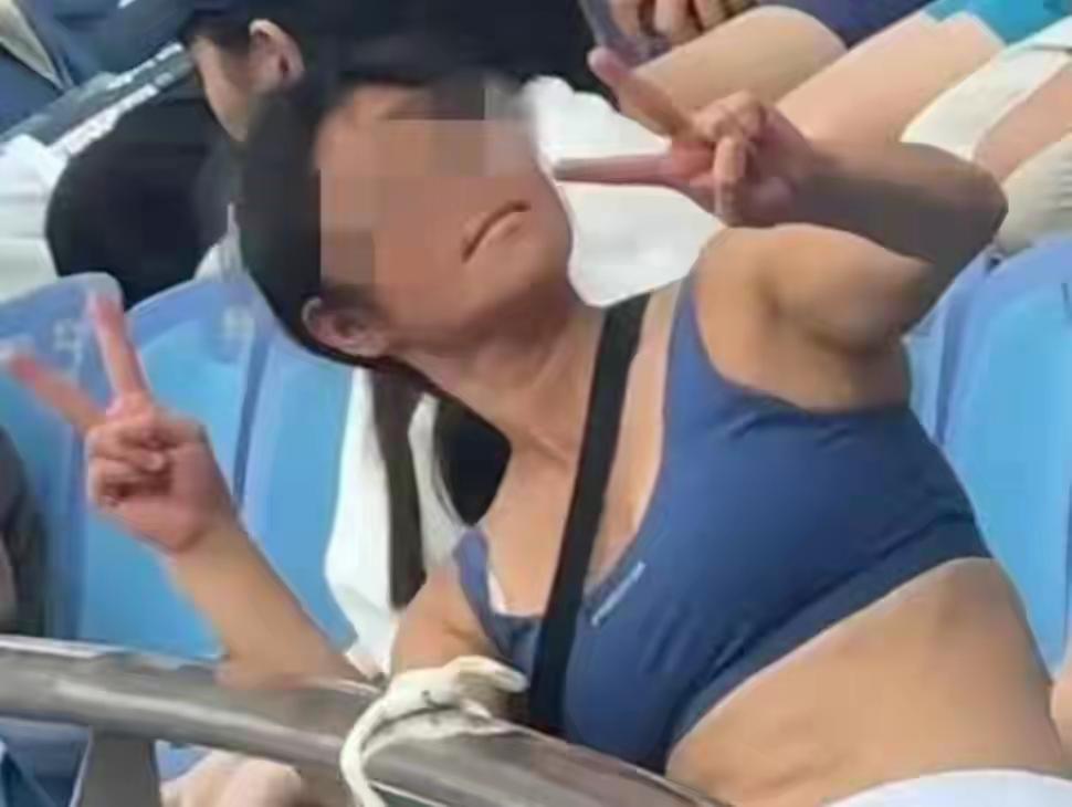 女子酒后扰乱赛场秩序，文明观赛不容“耍酒疯”| 新京报快评
 
任何人的酒后“任