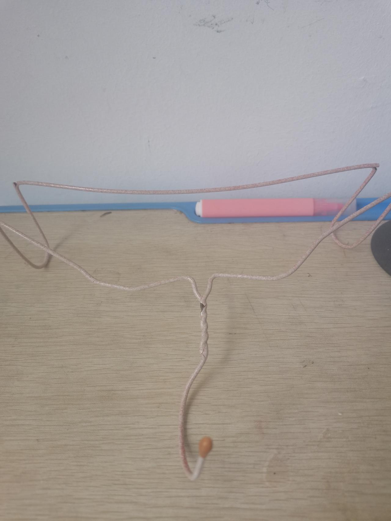 啊哈！谁说刷抖音浪费时间，学到了衣架秒变电脑散热器，果真用着舒心！非常实用，便于