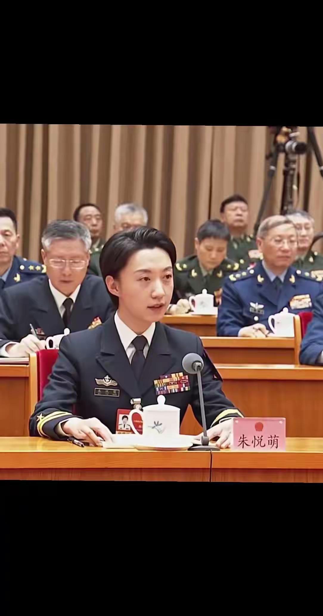 辽宁舰航母上的中校教导员