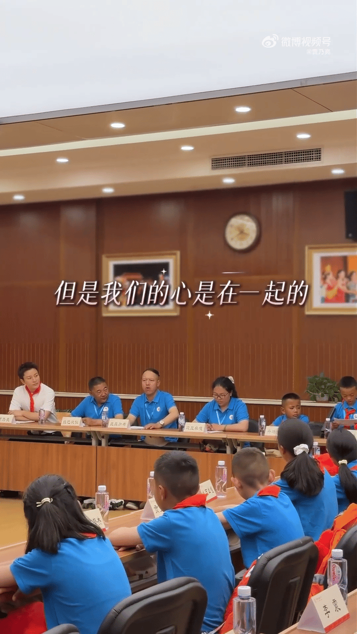 贾乃亮贾乃亮参与西藏研学营 看贾乃亮西藏研学的镜头留住了孩子们纯粹鲜活的模样。这