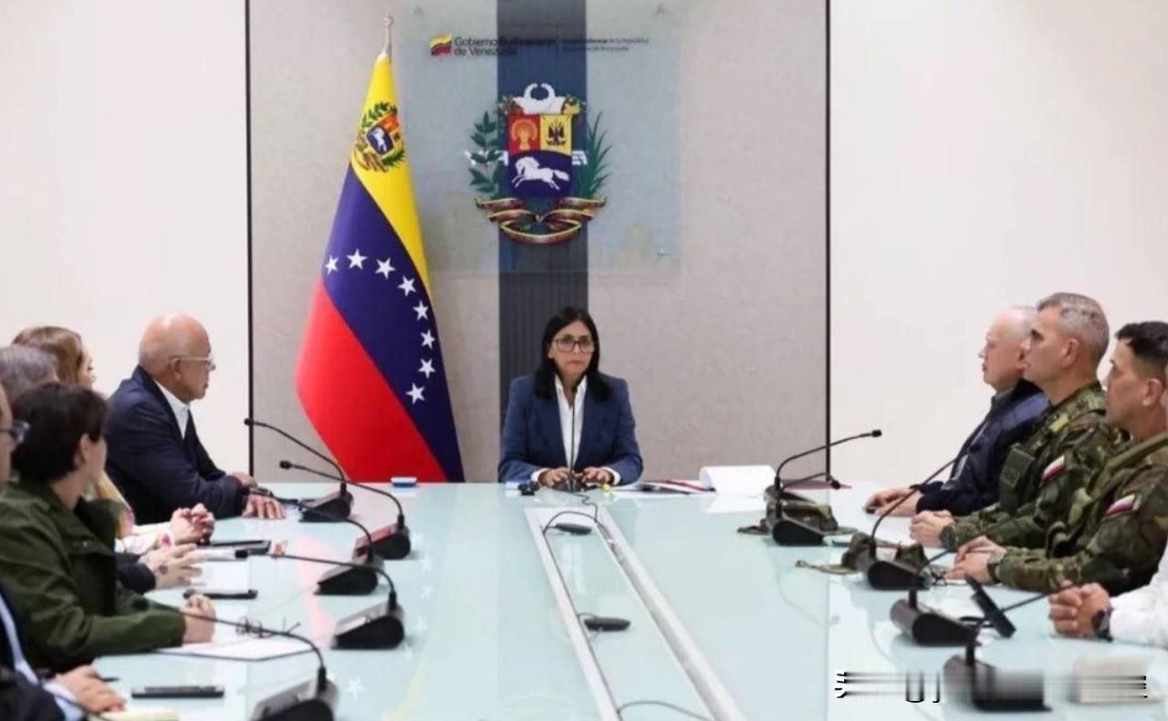 【委总统官邸附近传出密集枪声】
    当地时间1月5日晚间，加拉加斯米拉弗洛雷