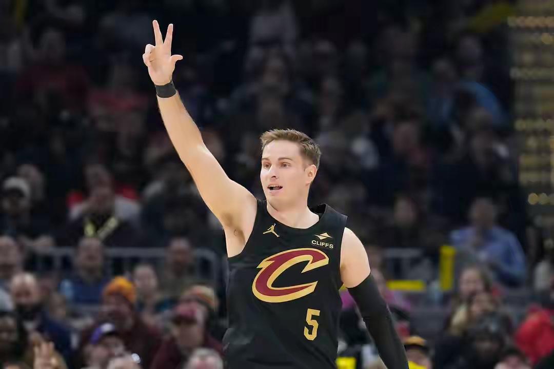 近两战累计15中3仅得7分，骑士神射手梅里尔成为全队最清醒的球员。

塔图姆提前