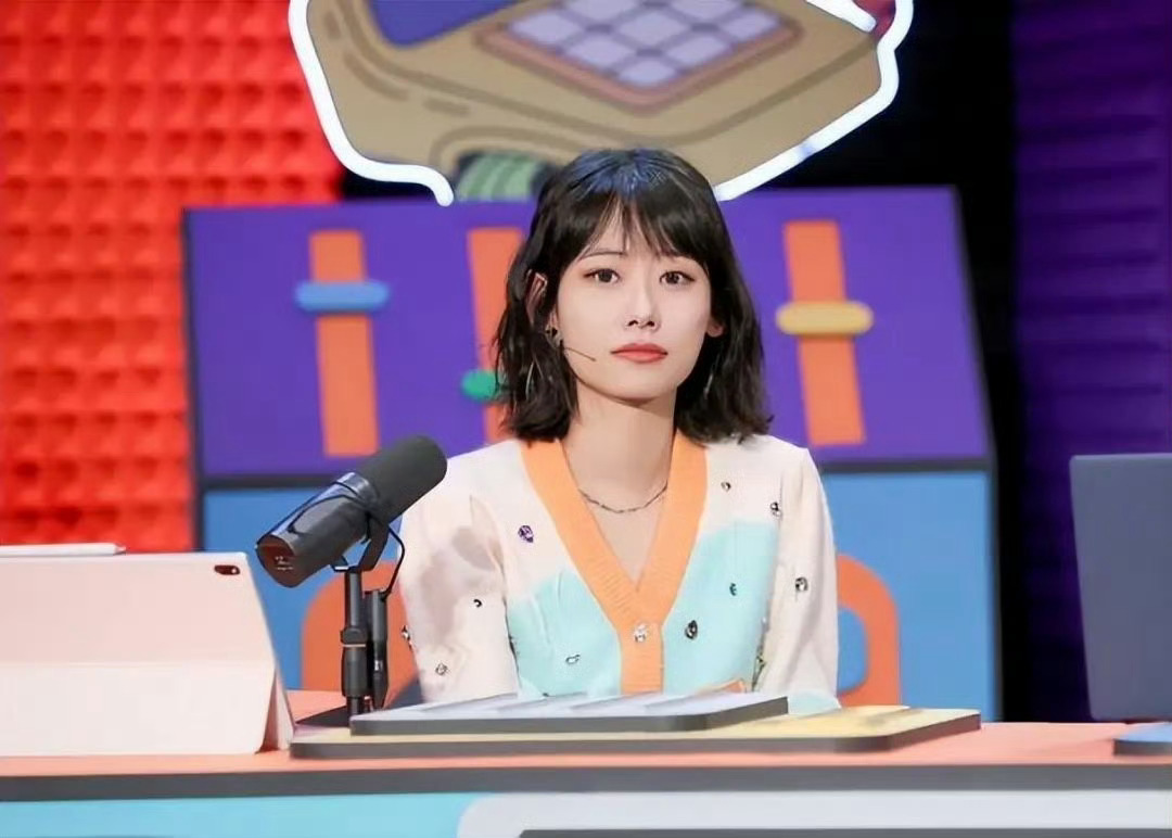 罗永浩和赵晓卉什么仇什么怨啊？罗永浩在回应网友互动时，对赵晓卉开炮了——“（赵晓