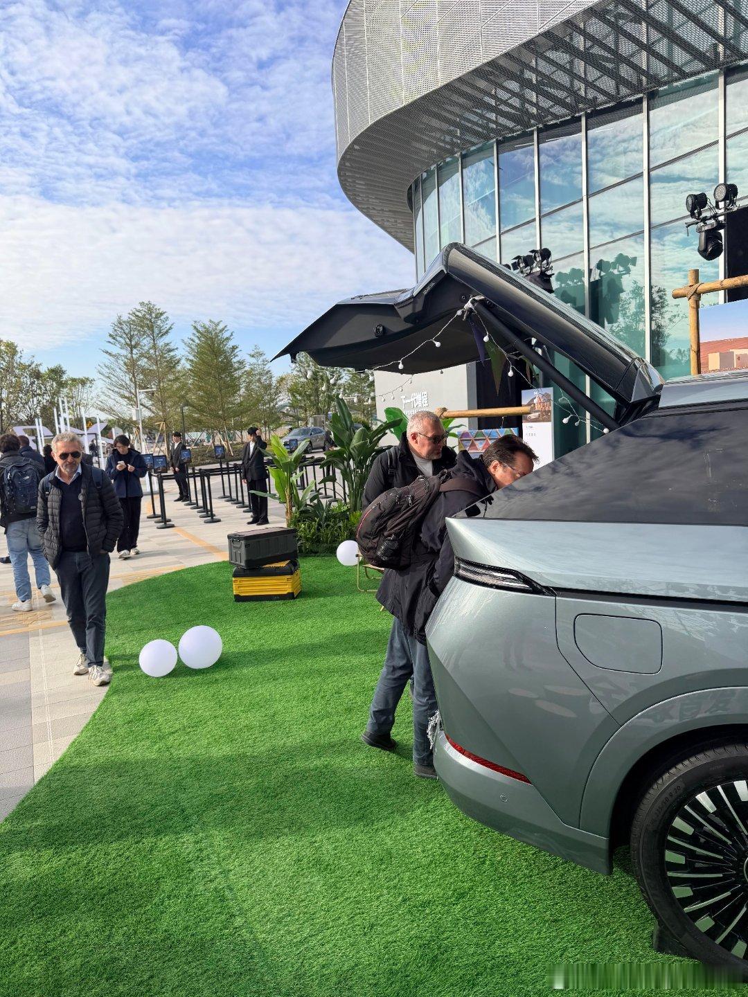 全球续航最长大七座小鹏X9超级增程已准备就绪！🔥全球路测伪装车、切割车、图灵芯