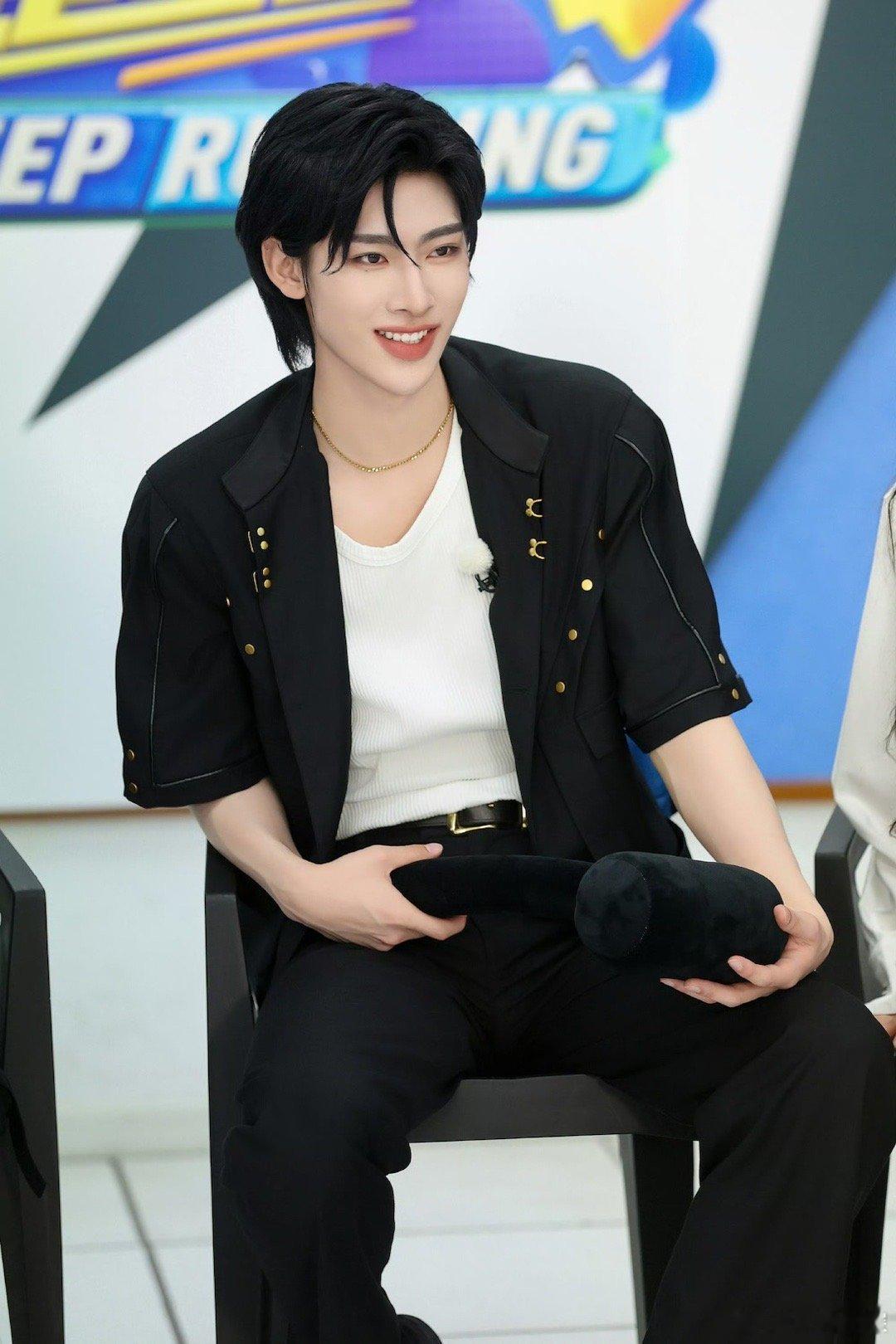 #沈泉锐 奔跑吧# Ricky沈泉锐今日份奔跑吧放饭啦[送花花]今晚《奔跑吧》！