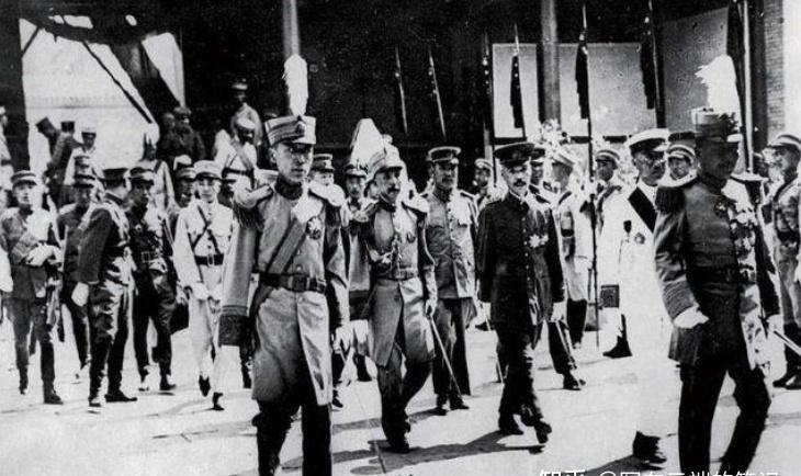 1944年，一地下党入狱后被汉奸认出，只好求狱友将他勒死，没想到，将死之时，他却