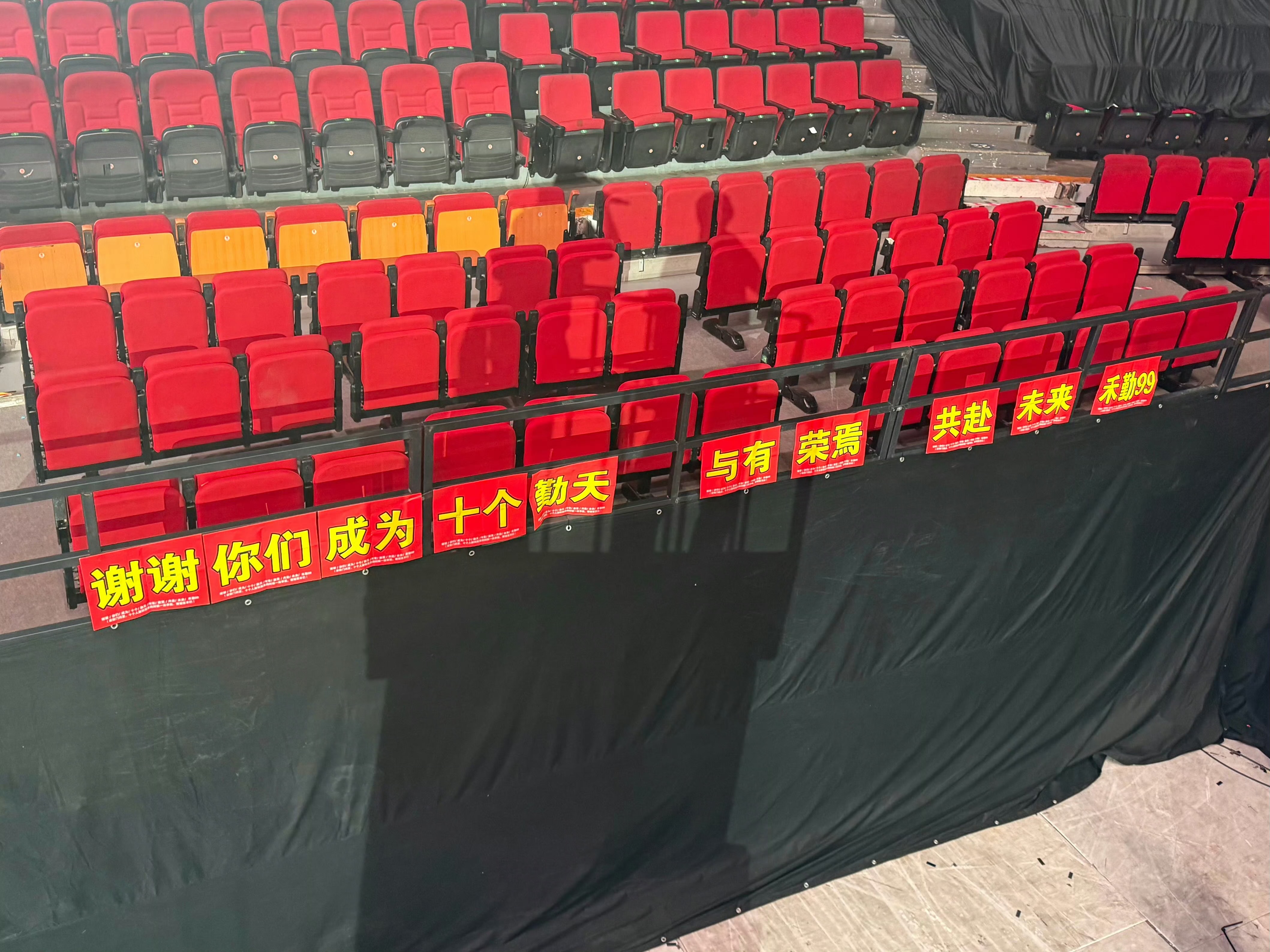 赵一博：不要挡住我的阳光，我要拼尽全力做到最好！赵一博你很好，谢谢你们成为十个勤
