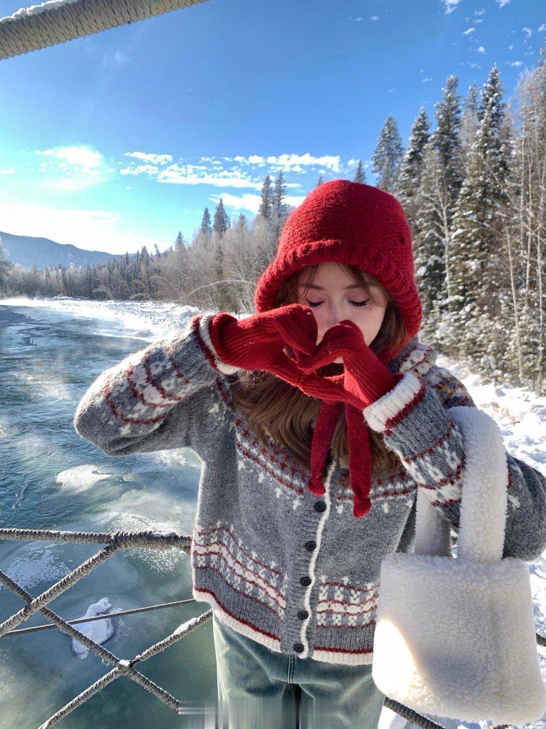 冰天雪地里的圣诞氛围🎄❄️🧑‍🎄⛄️平安夜快乐呀！很冷很开心（但是今天摔了