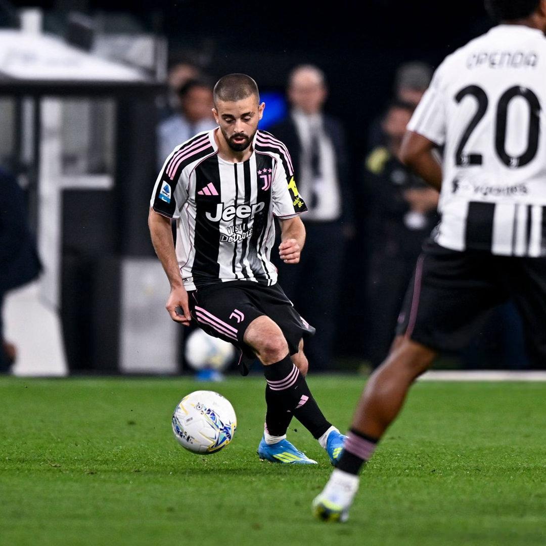 罗密欧：斯帕莱蒂在昨天尤文图斯对博洛尼亚的比赛后对热格罗瓦大发雷霆，斯帕莱蒂非常